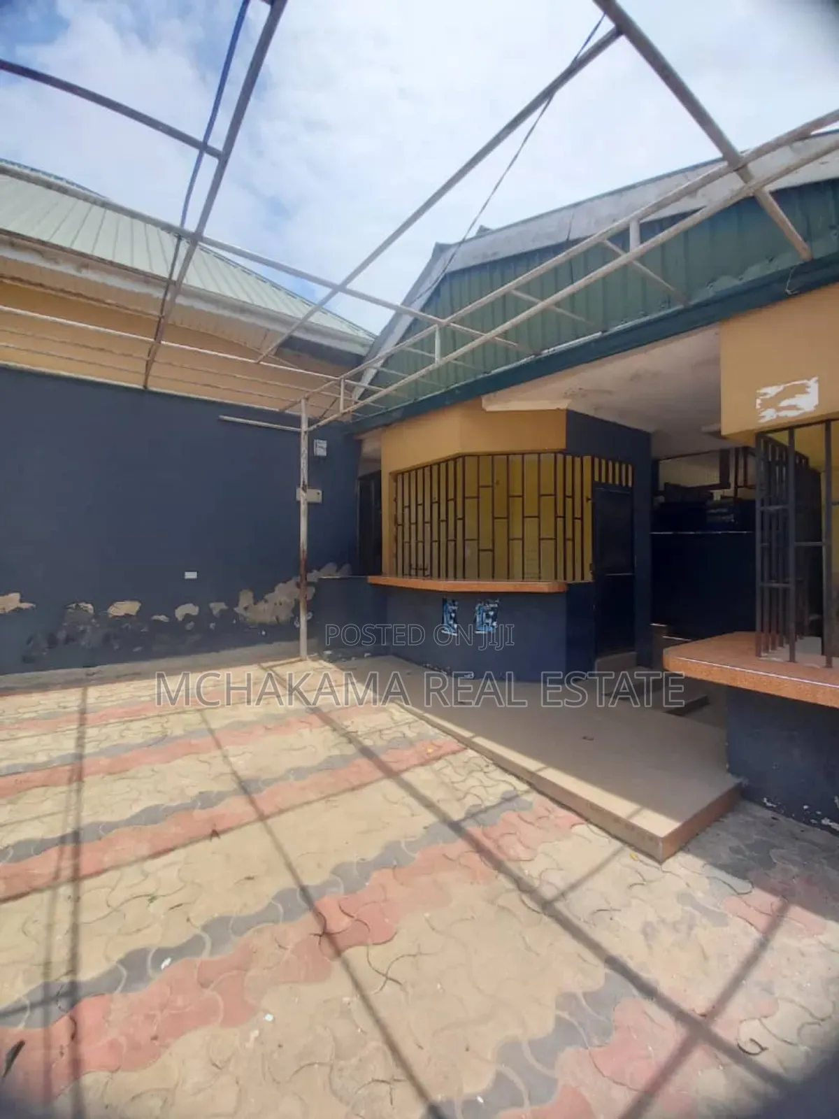 10bdrm House in Mchakama, Kunduchi for sale