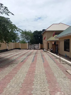10bdrm House in Mchakama, Kunduchi for sale