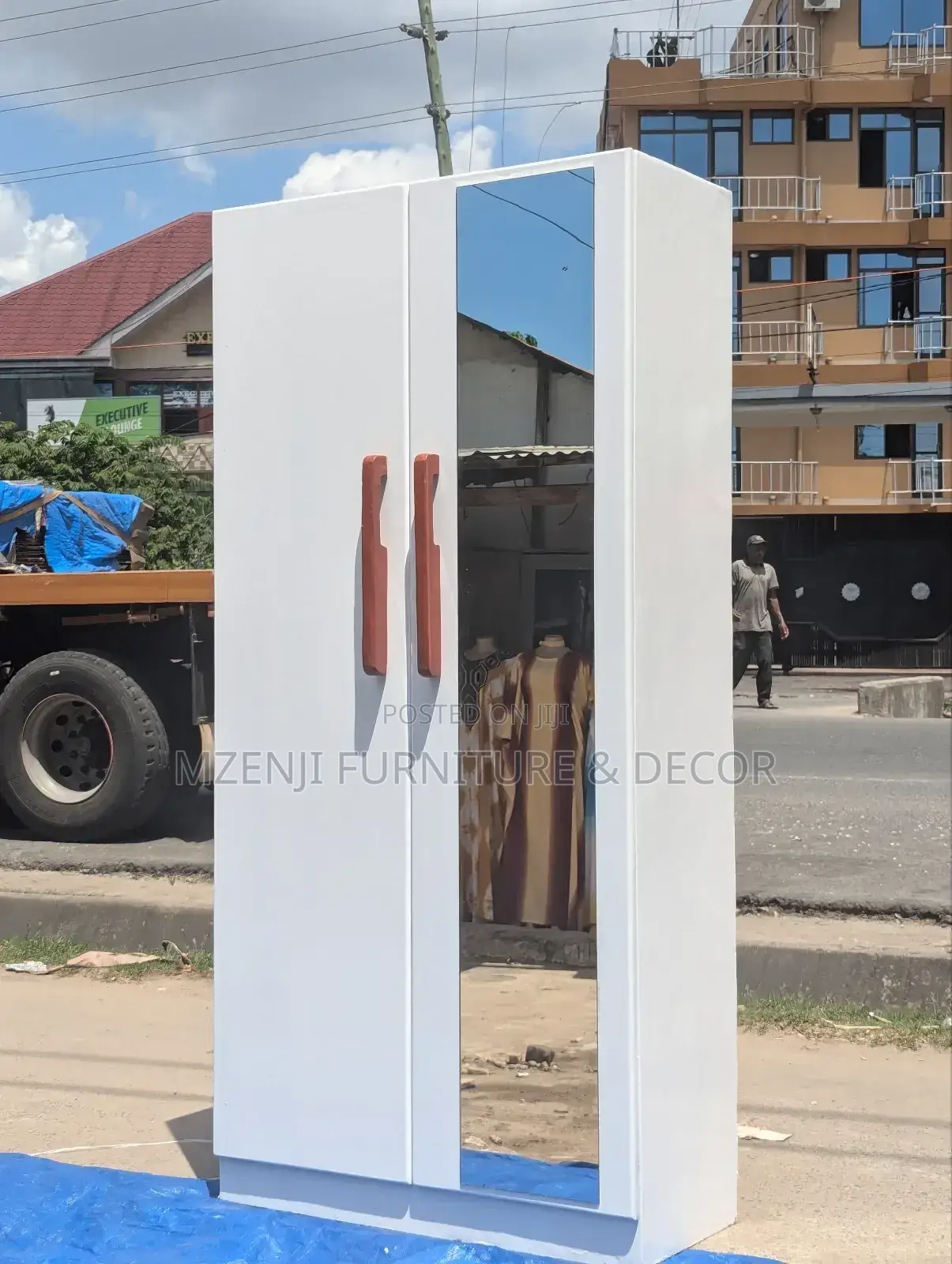 Kabati La Milango Miwili Jeupe