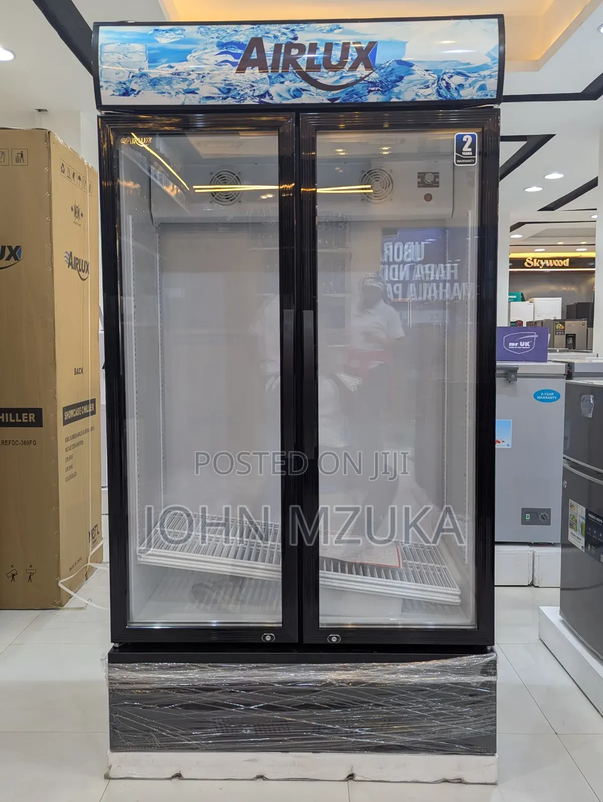Airlux Fridge Showcase 
Airlux Showcase Fridge 600l -