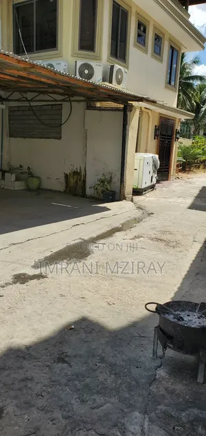 4bdrm Bungalow in Upanga East for sale