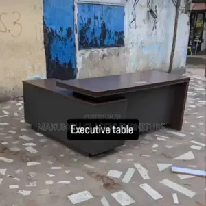 Executive Table Material Ni Melamine