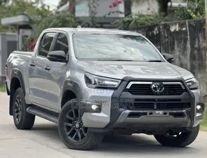 Toyota Hilux 2023 Gray
