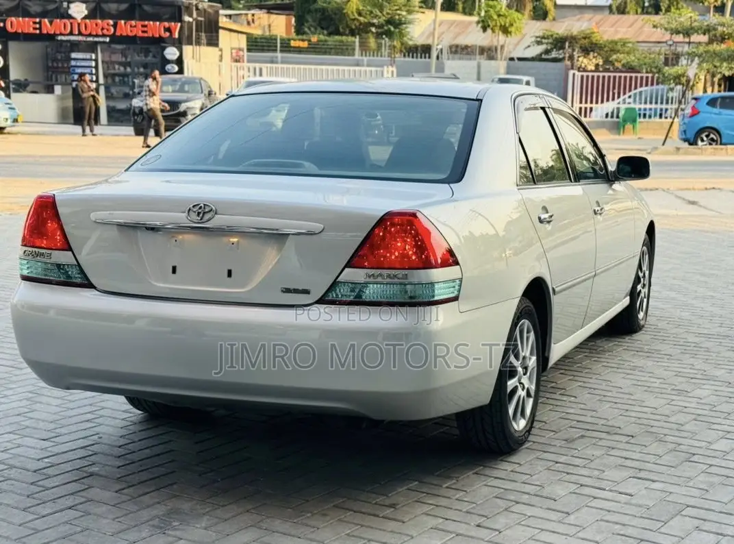 Toyota Mark II 2004 Silver