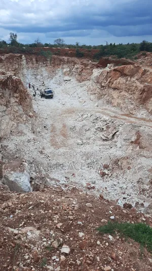 Mgodi Wa Mawe Meupe (Dolomite)