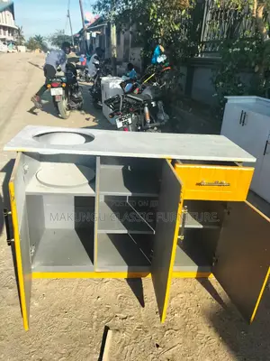 Kitchen Cabinet Milango Mitatu