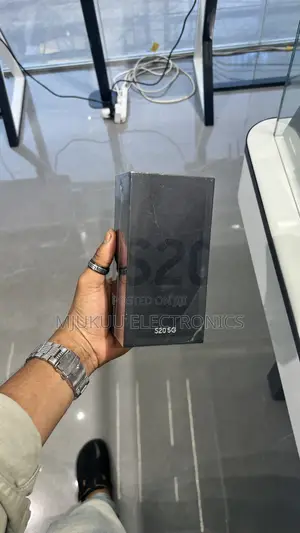 New Samsung Galaxy S20 128 GB Blue