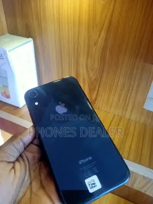 Apple XR 64 GB Black