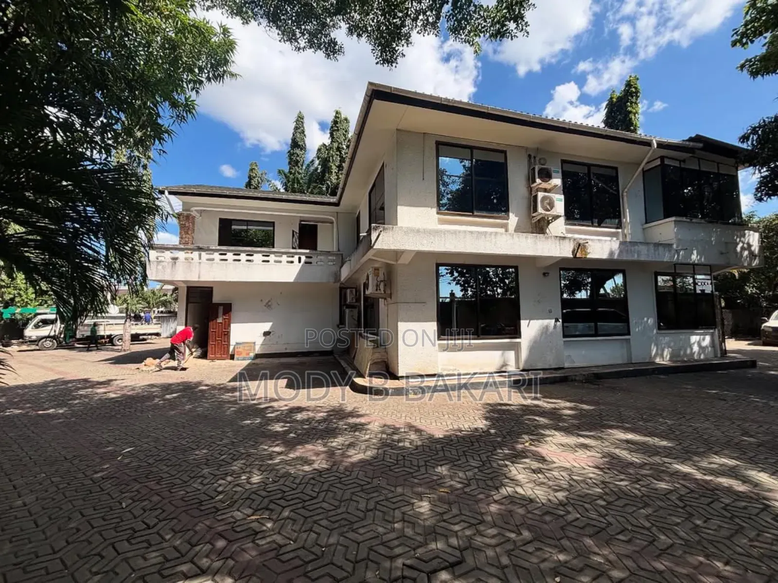 9bdrm House in Mikocheni for sale