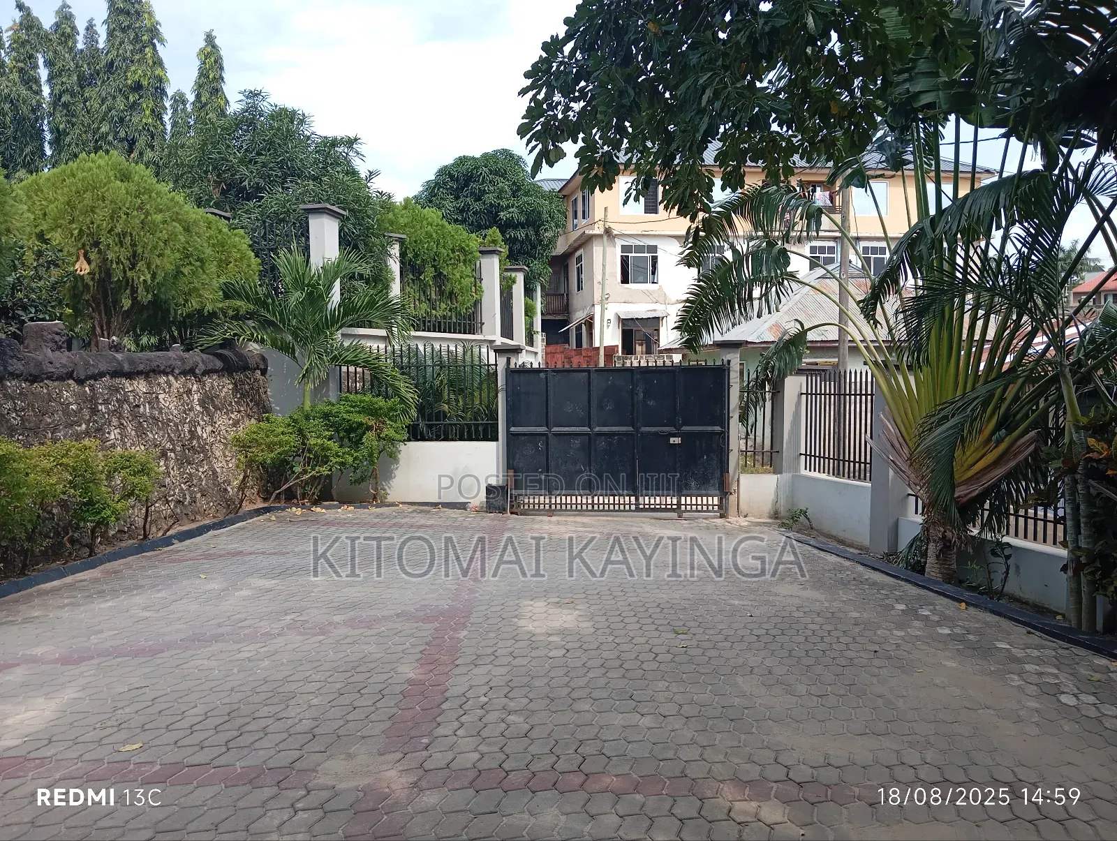 8bdrm House in Kinondoni for rent