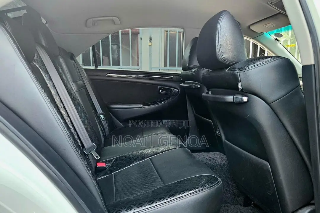 Toyota Crown 2007 White