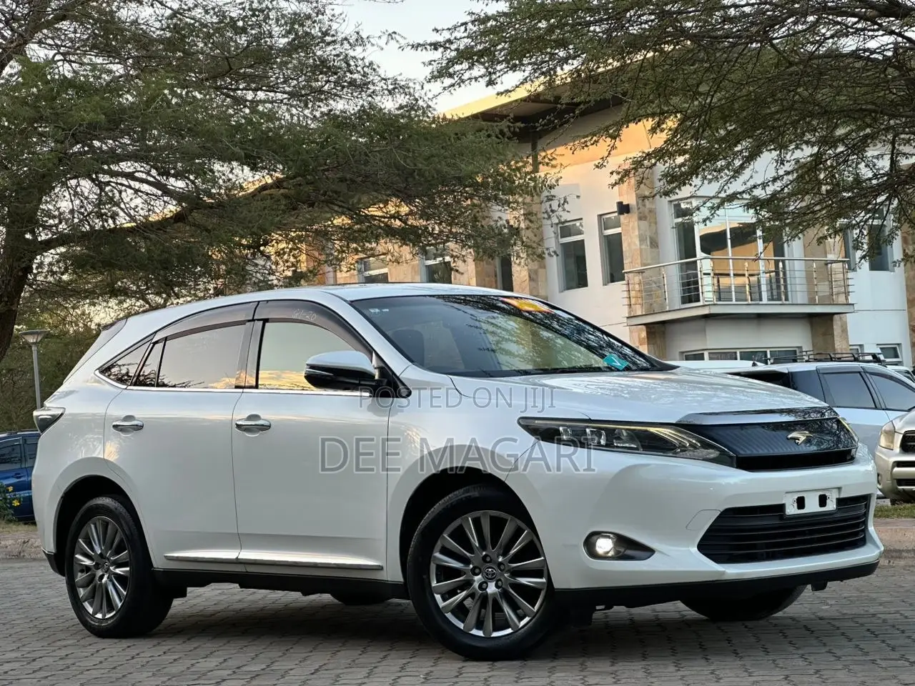 Toyota Harrier 2.0 2015 White