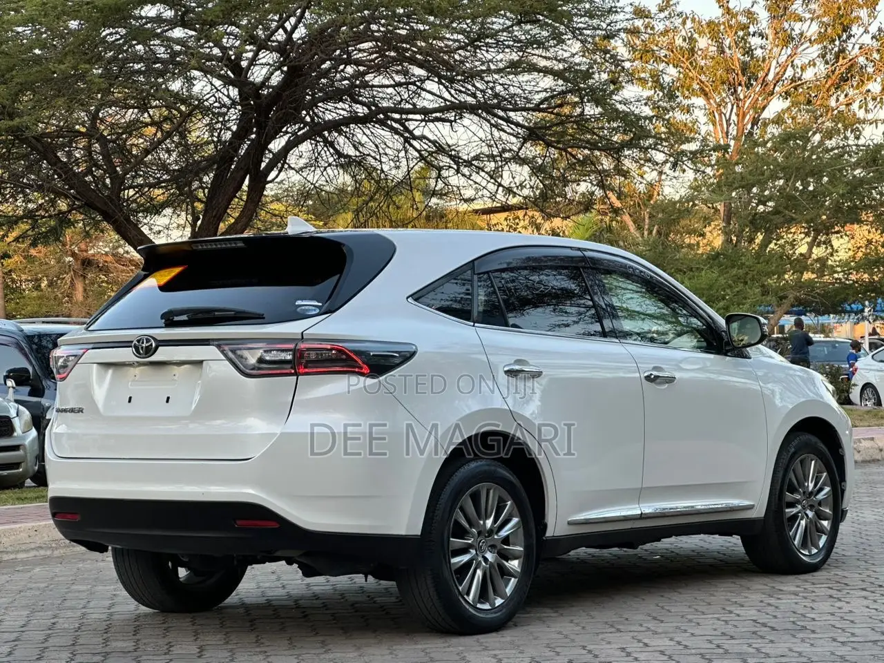 Toyota Harrier 2.0 2015 White