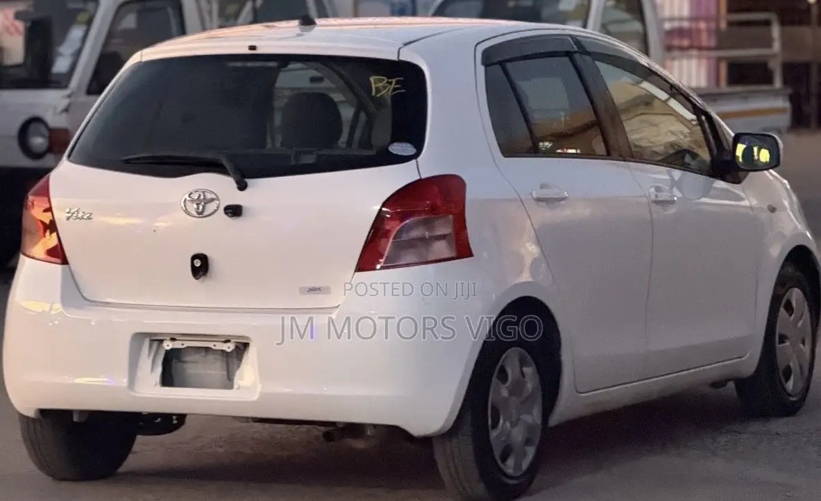 Toyota Vitz 2009 White