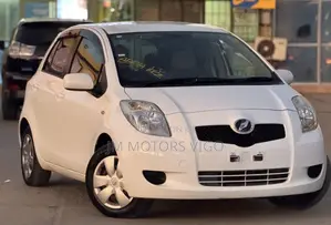 Toyota Vitz 2009 White