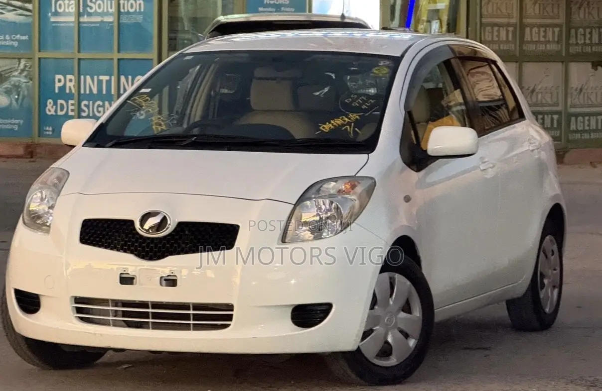 Toyota Vitz 2009 White