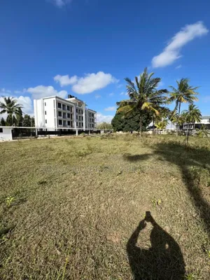 Corner Plot Area SQM 6604 for Sale at Mivumoni