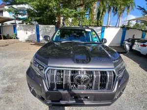 Toyota Land Cruiser Prado 2.8 2017 Gray