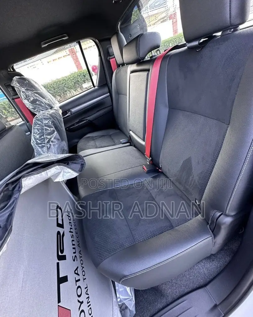 Toyota Hilux 2024 White