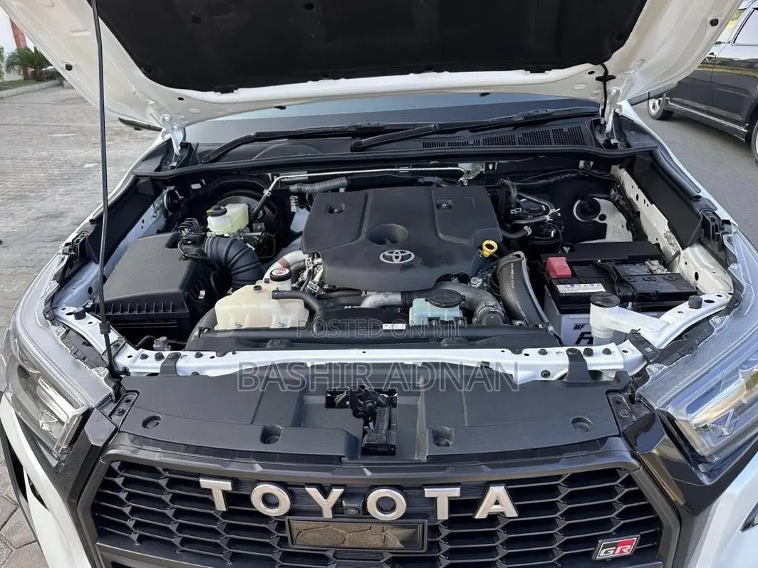 Toyota Hilux 2024 White