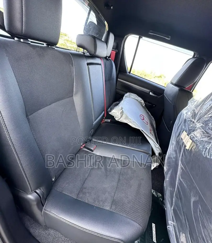Toyota Hilux 2024 White