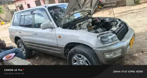 Toyota RAV4 Base FWD 1999 Silver