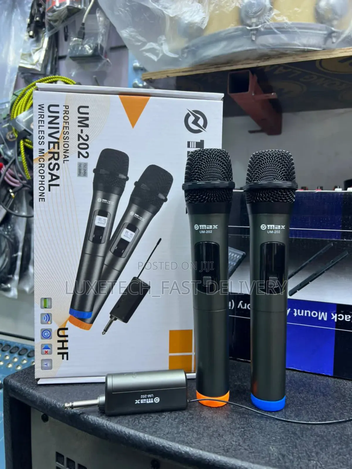 Omax Um-202 Professional Universal Uhf 2 Wireless Microphone