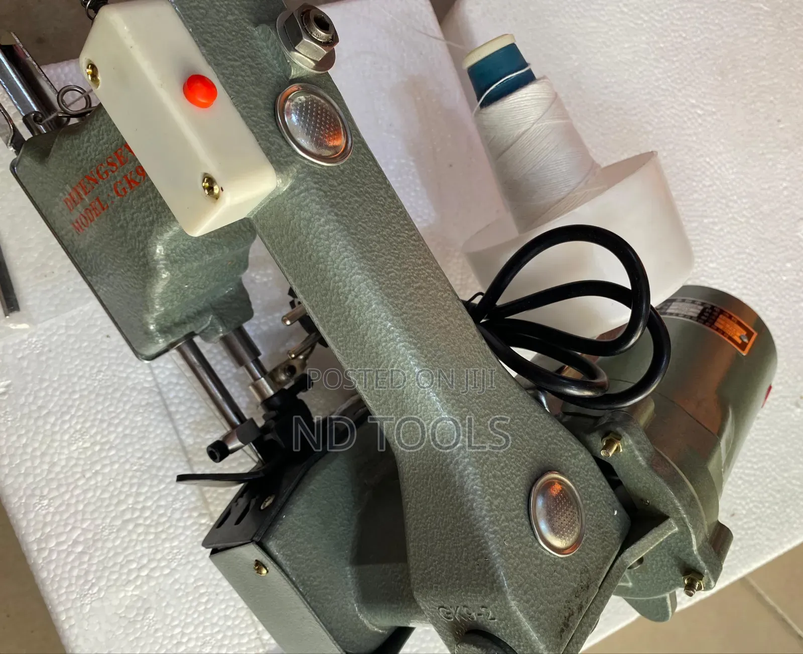 Sewing Machine/ Portable Bag Closer Machine
