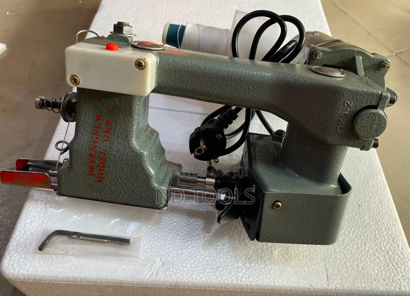 Sewing Machine/ Portable Bag Closer Machine