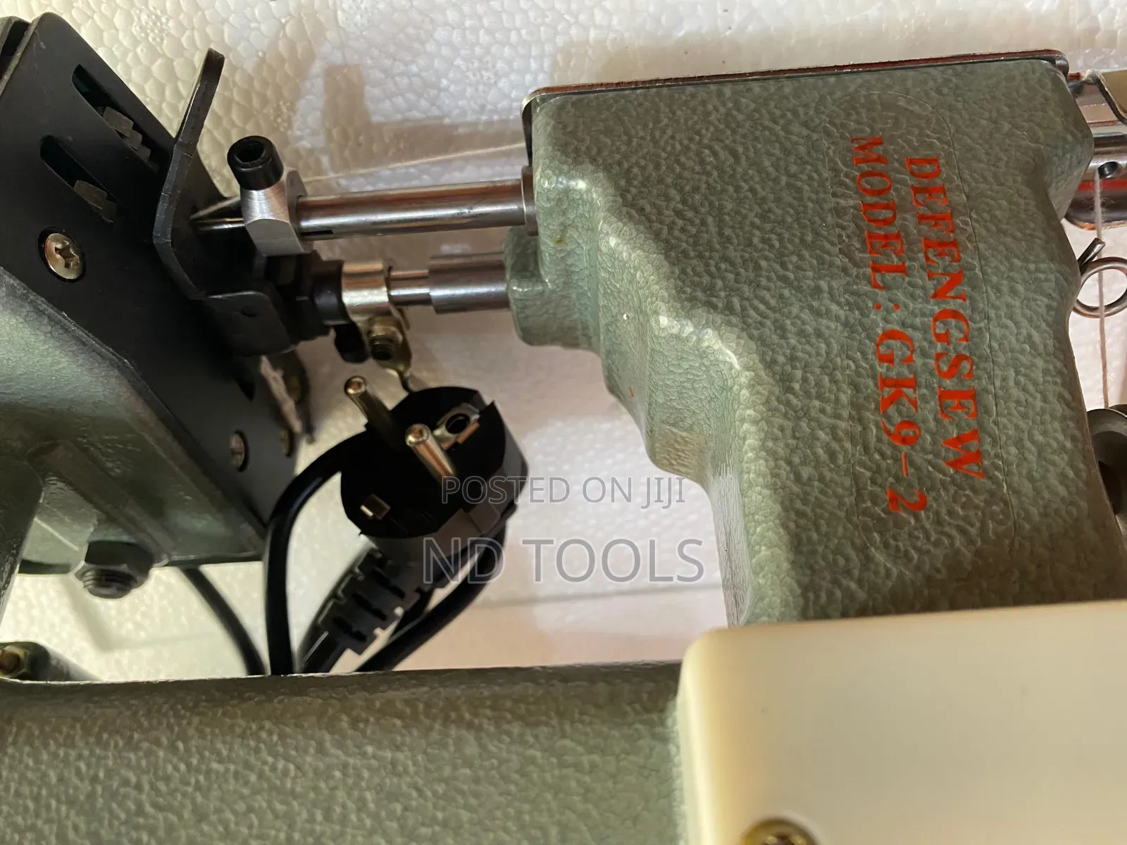 Sewing Machine/ Portable Bag Closer Machine