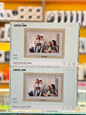 Green Lion Digital Picture Frame Touch Screen Display 10.1 Inch - Wood