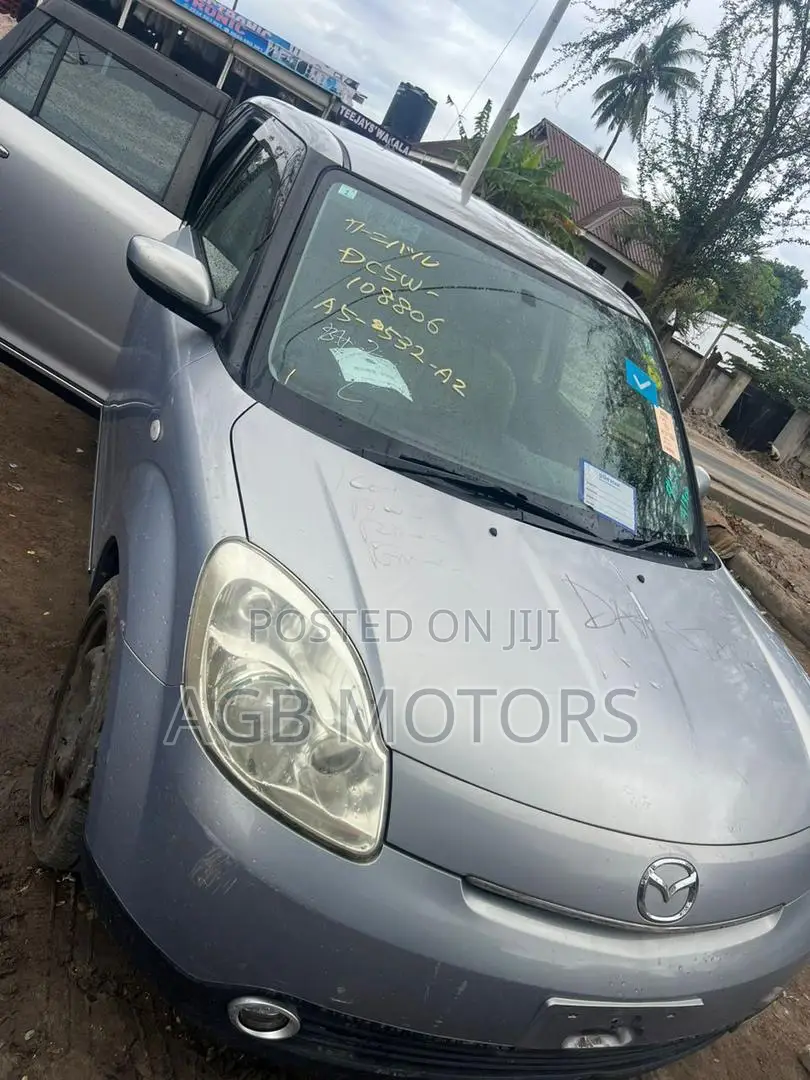 Mazda Verisa 2005 Silver