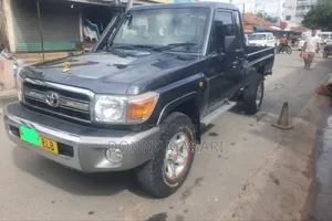 Toyota Land Cruiser 2012 Black
