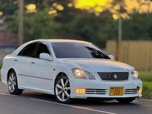 Toyota Crown Royale 2005 White