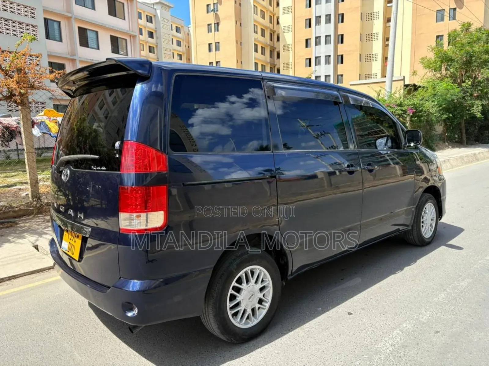 Toyota Noah 2.0 AWD (8 Seater) 2005 Black