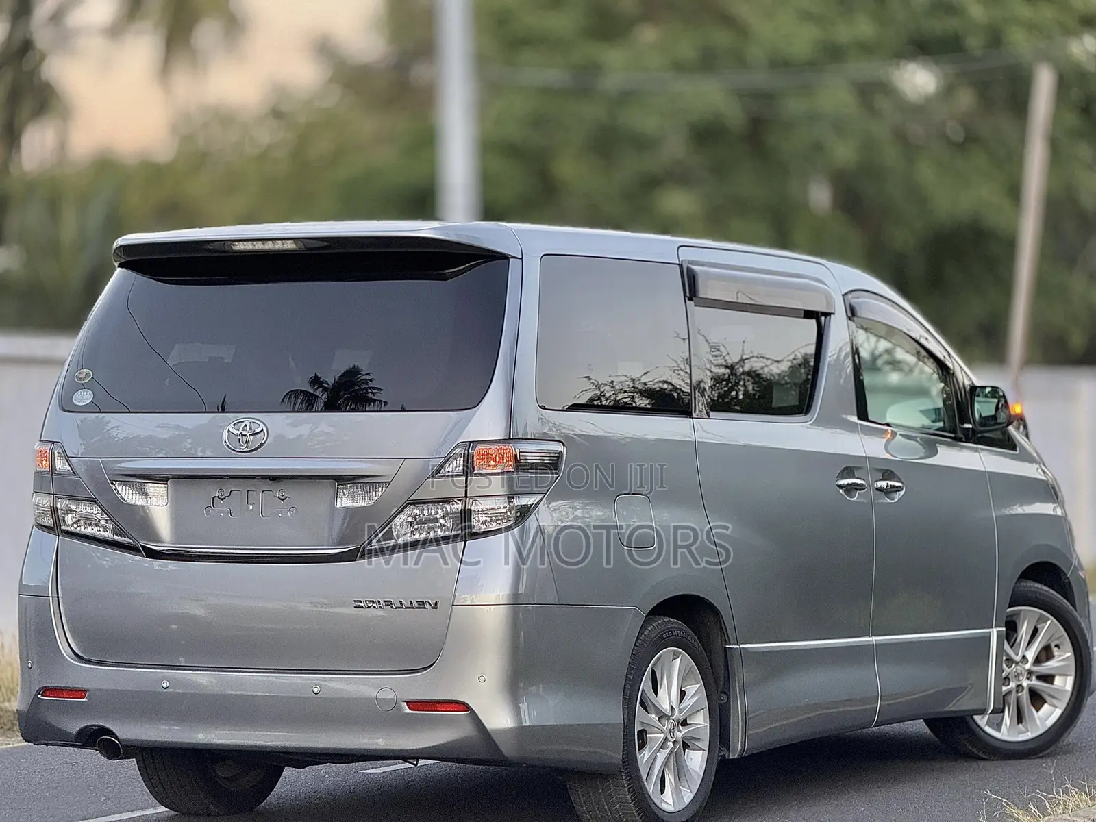Toyota Vellfire 2009 Silver