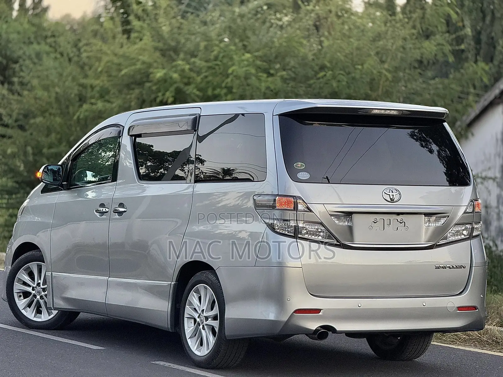 Toyota Vellfire 2009 Silver
