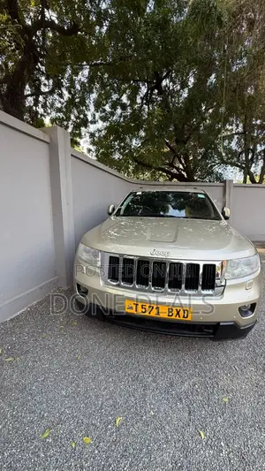 Jeep Grand Cherokee 2011 Gold