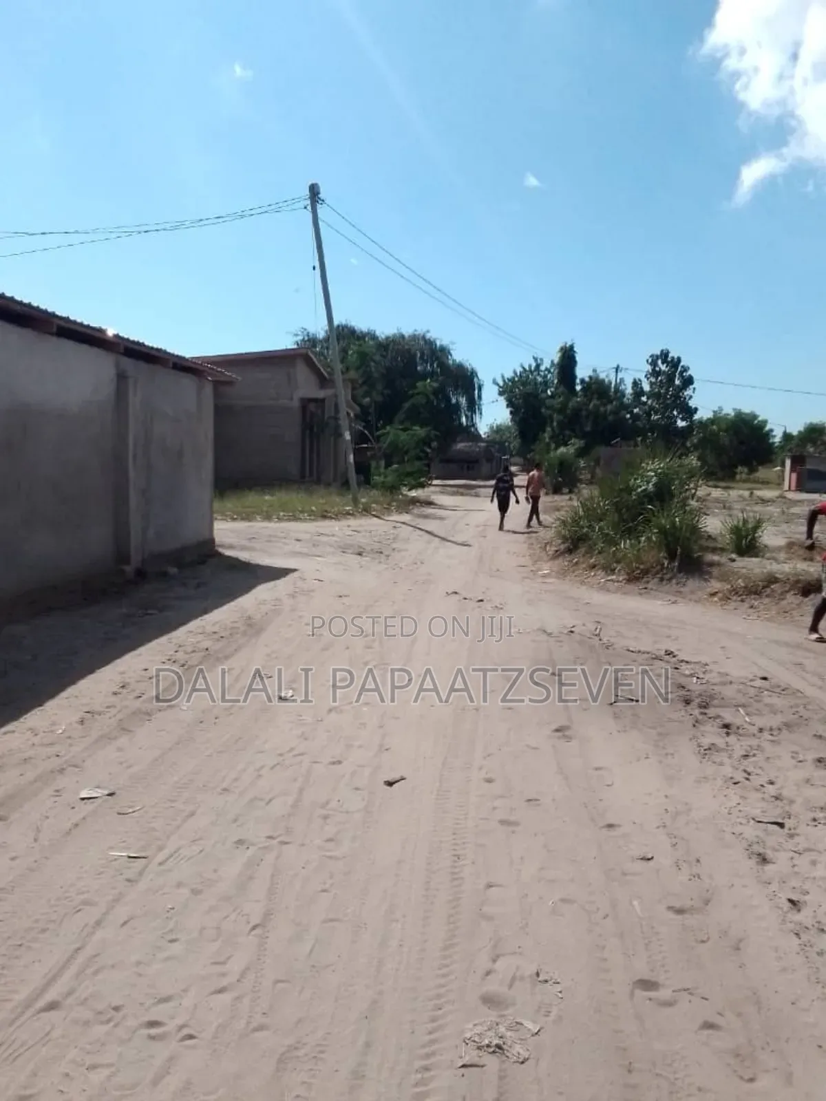 Eneo Lenye Ukubwa Wa SQMT 1600 Linauzwa Lipo Kihalaka Mbweni Kiembeni
