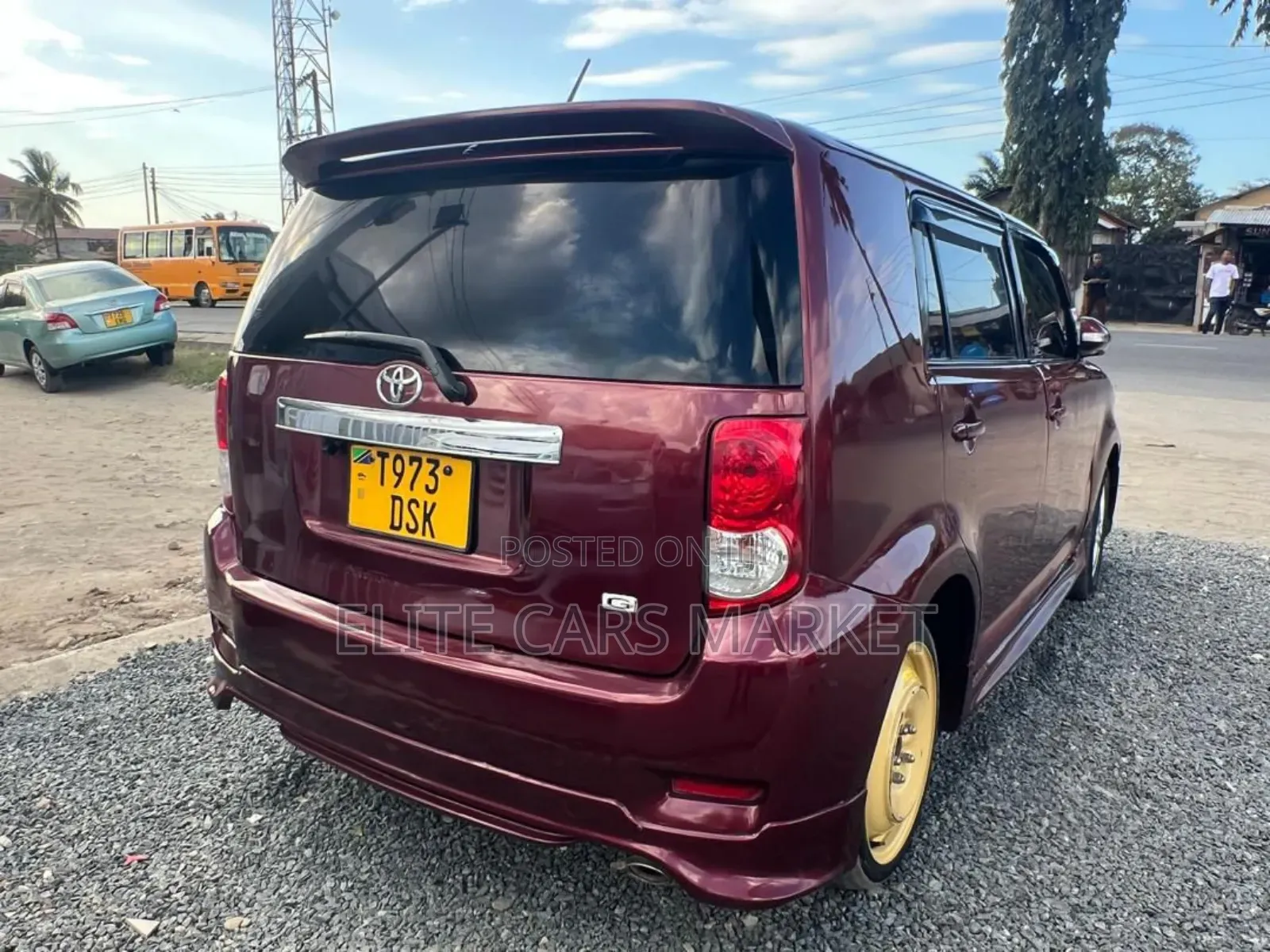 Toyota Rumion 1.5 FWD 2021 Maroon