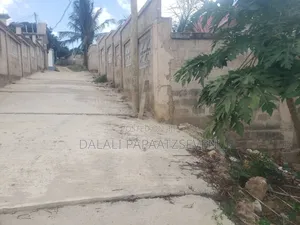 Eneo Lenye Ukubwa Wa SQMT 800 Linauzwa Lipo Goba Center (Sada Kalawe)