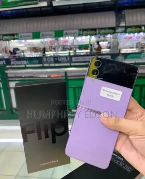 New Samsung Galaxy Z Flip4 128 GB Purple