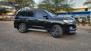 Toyota Land Cruiser 4.6 V8 AX 2016 Black