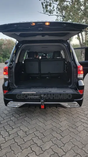 Toyota Land Cruiser 4.6 V8 AX 2016 Black