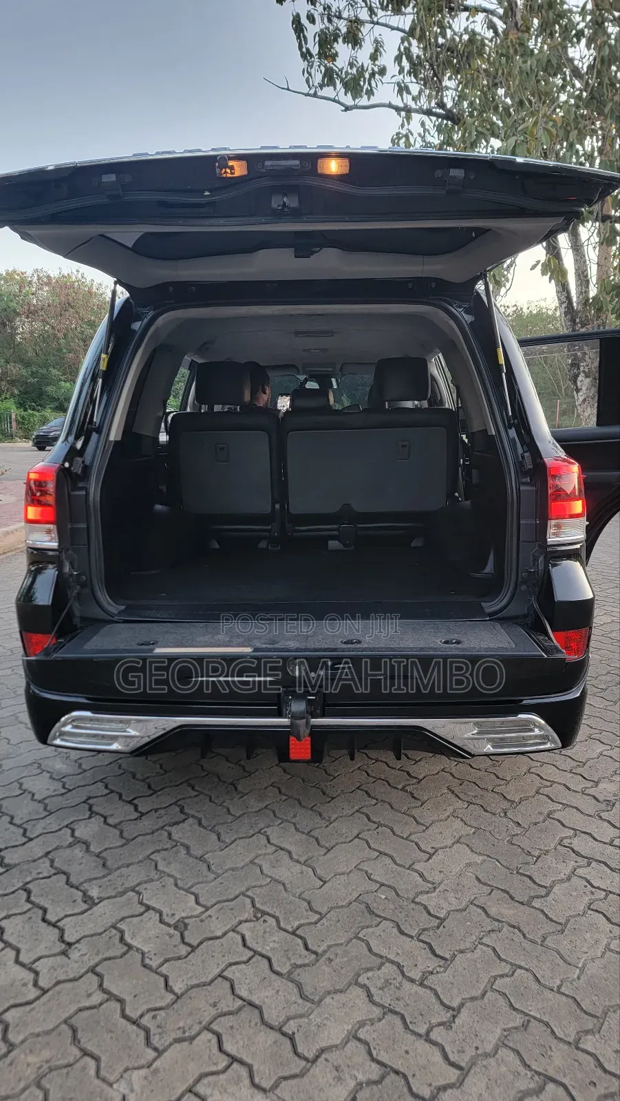 Toyota Land Cruiser 4.6 V8 AX 2016 Black