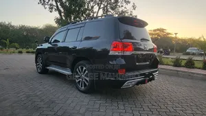 Toyota Land Cruiser 4.6 V8 AX 2016 Black