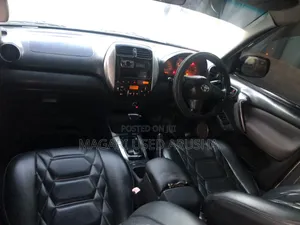 Toyota RAV4 2002 White