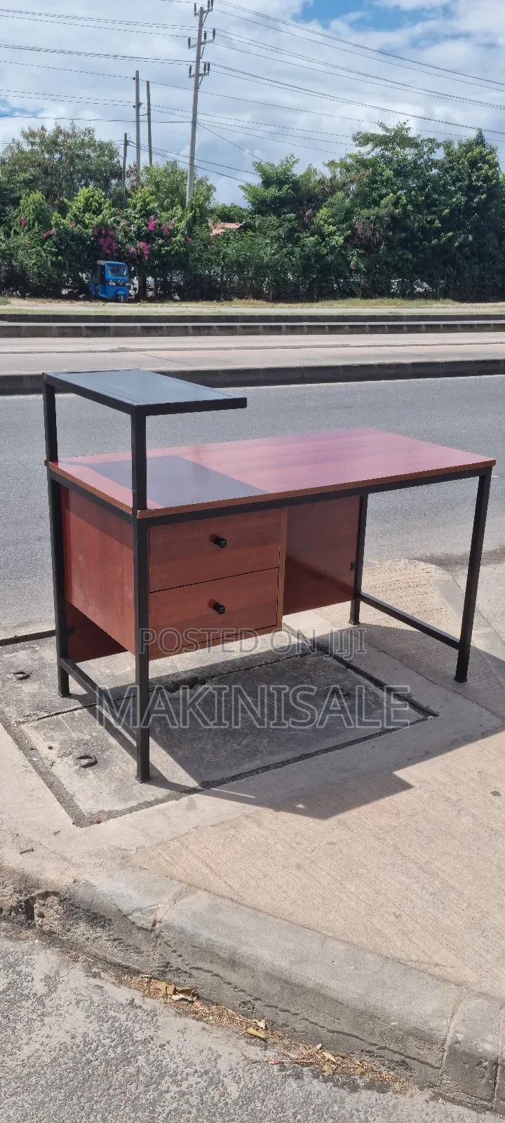 Office Table Nzuri Sana