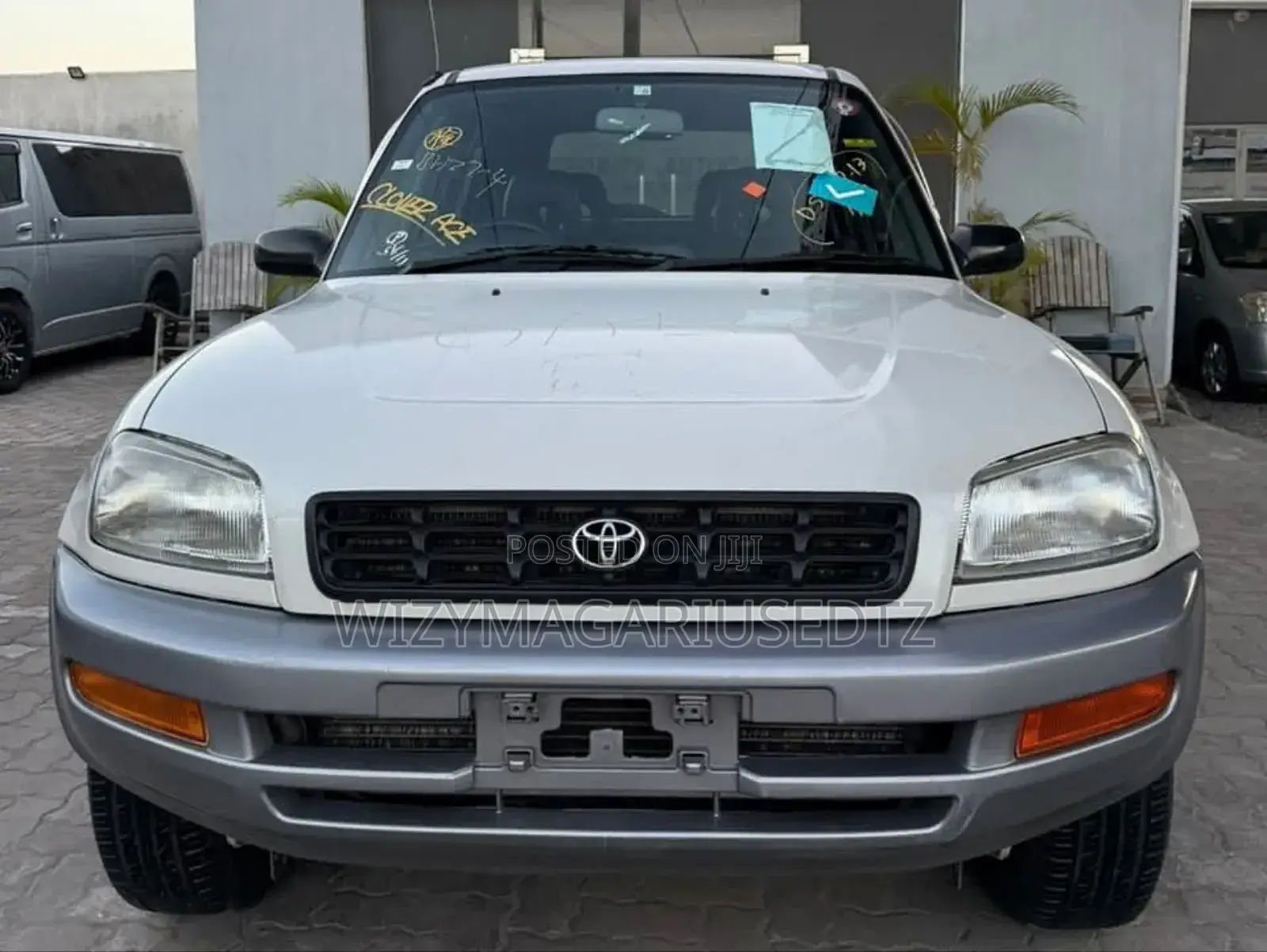 Toyota RAV4 1997 White