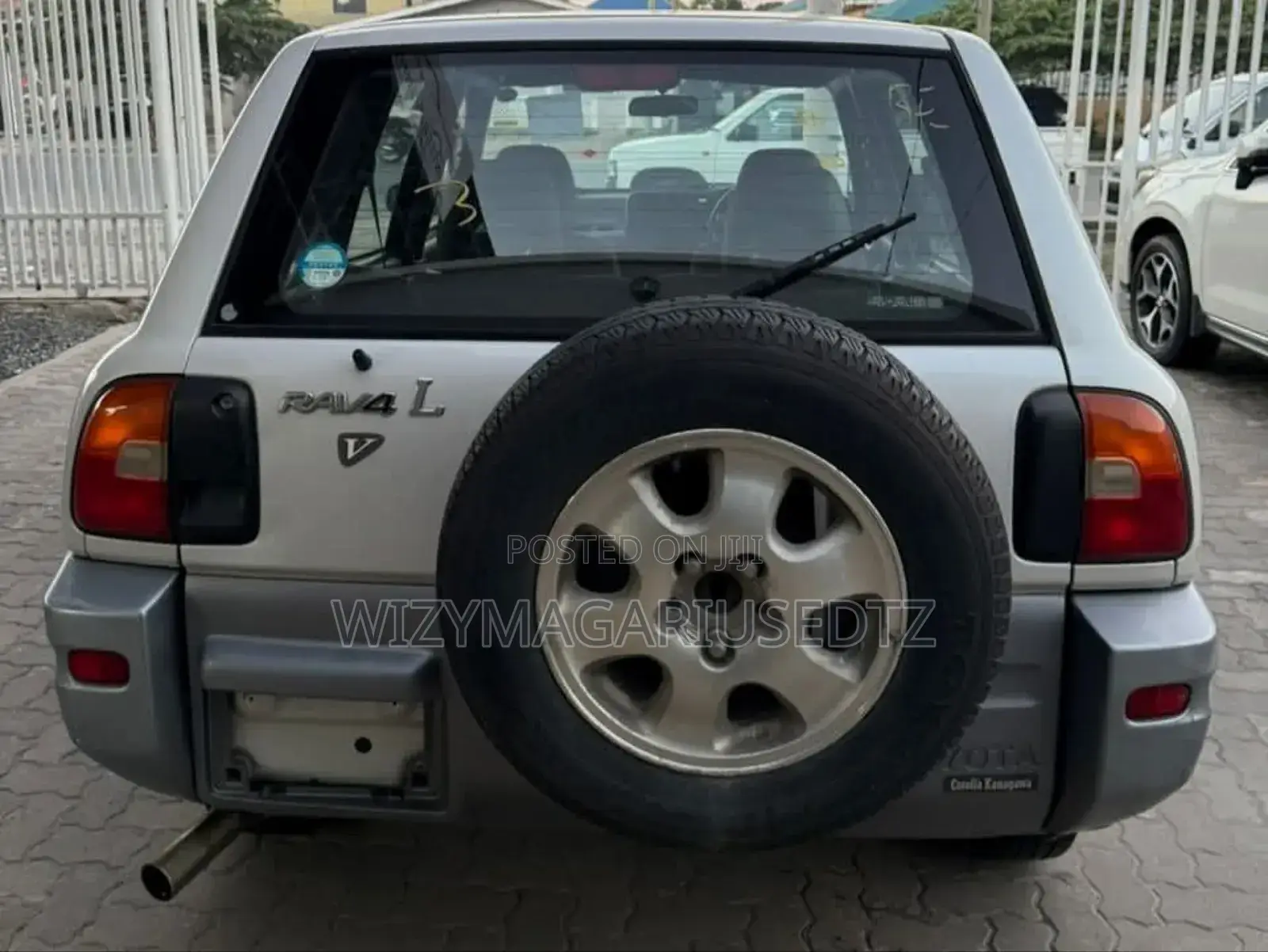 Toyota RAV4 1997 White